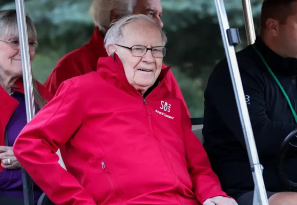 Buffett drops Gates Foundation from $6bn Berkshire donation